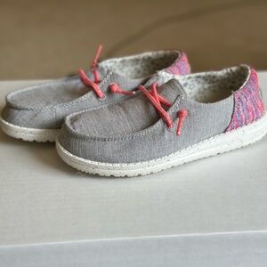 HEYDUDE - HEY DUDE - KIDS - GIRLS - SLIP ON - SIZE 1Y - SIZE 1C - SILVER/PINK